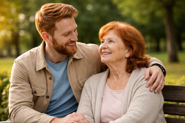 Um homem como filho, abraçando uma mulher como mãe